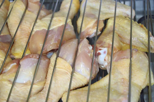 バーベキューで調理された鶏と混合グリル — ストック写真