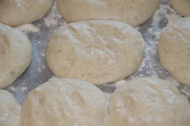 Ekmek ve un pişirmek için hamur hazırlama