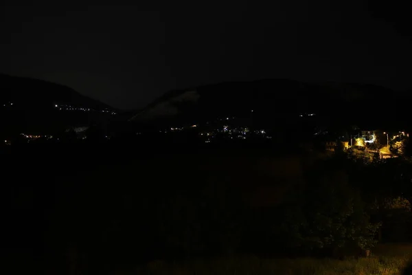 Νυχτερινό Τοπίο Φώτα Και Βουνά — Φωτογραφία Αρχείου