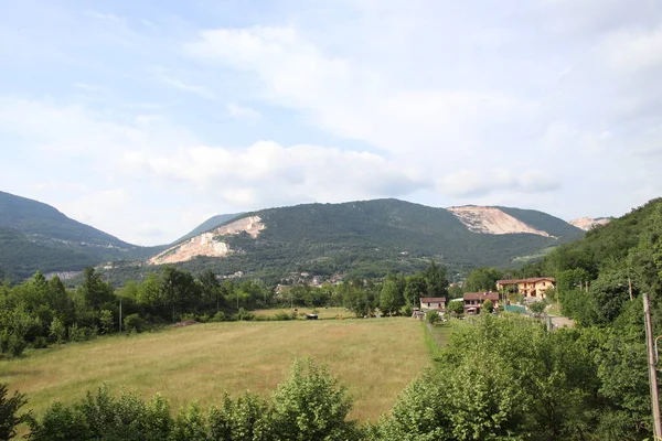 Landschap Met Weide Bergen Noord Italië — Stockfoto