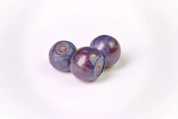 Masada taze yıkanmış yabanmersini var. 