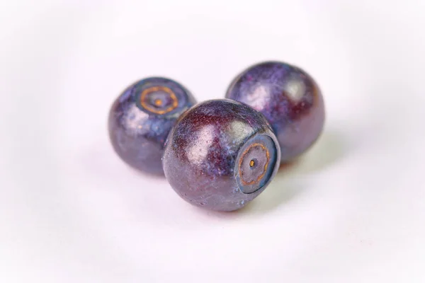 Masada taze yıkanmış yabanmersini var. 