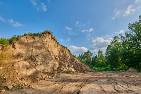 Kum tepesi kırsalda güneşli bir günde