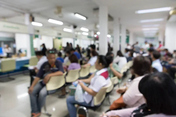 Hastaların çoğu hastanede bekliyor.