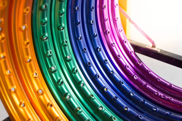 다채 로운 오토바이의 알루미늄 바퀴 — 스톡 사진