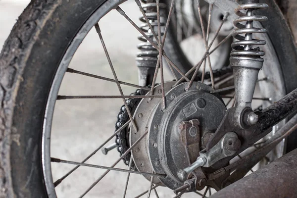 Neumáticos de motocicleta y escape — Foto de Stock