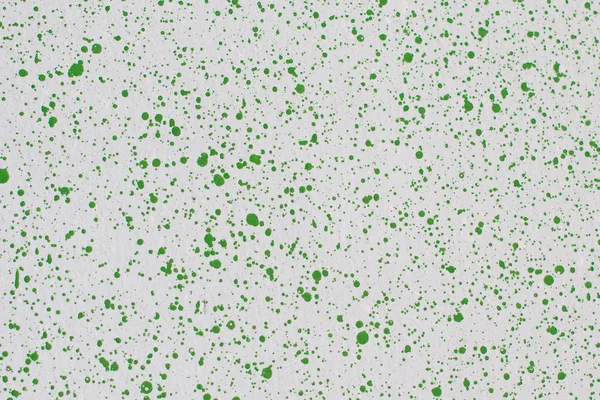 Zielony wzór rozpryskuje się na białej ścianie — Zdjęcie stockowe