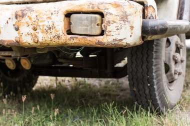 Eski ve paslı kamyonlar 