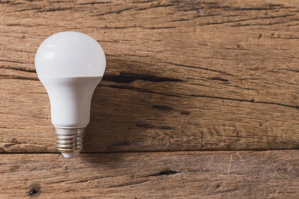 Top view of Light bulb on wood background and copy space — 图库照片