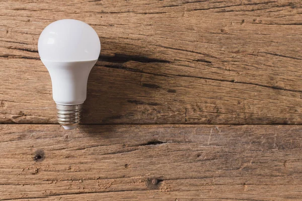 Top view of Light bulb on wood background and copy space — 图库照片