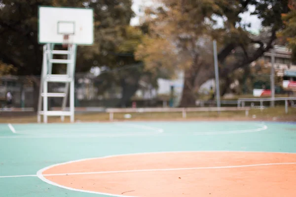 野外バスケットボールコートのぼやけ — ストック写真