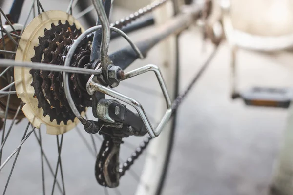Engranaje de la vieja bicicleta de cerca — Foto de Stock