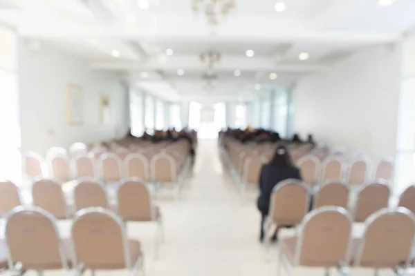 Blurred Many Chaises Disposées Dans Une Salle Séminaire — Photo