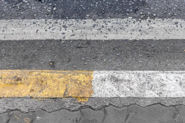 Yellow White Lines Footpath — Stock Photo, Image