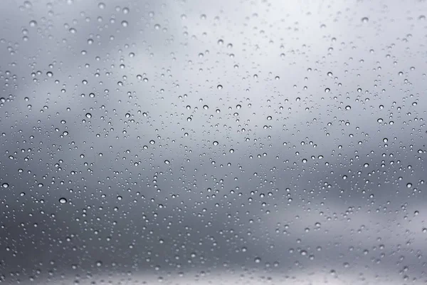 Cadute Pioggia Sul Vetro Del Finestrino Dell Auto Sullo Sfondo — Foto Stock