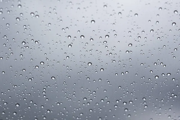 Krople Deszczu Szybie Samochodu Tle Chmur Deszczowych — Zdjęcie stockowe