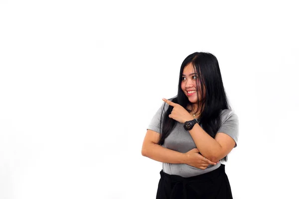 Uma Bela Menina Asiática Feliz Apontar Para Espaço Vazio Fundo — Fotografia de Stock