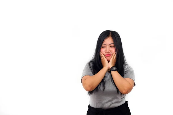 Die Schöne Asiatin Stand Mit Traurigem Gesichtsausdruck Auf Während Sie — Stockfoto