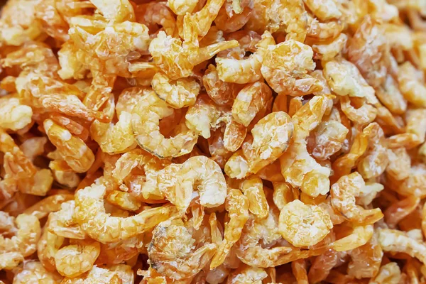 Küçük karidesler portakala kadar kurutulur. Tayland yemeği pişirmek için..