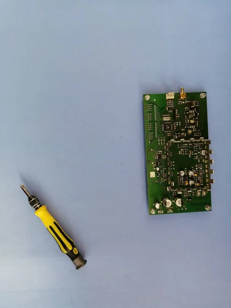 Prepared Small Computer Green Circuit Board Yellow Screwdriver Poor Blue — Stock Photo, Image