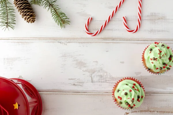 Christmas green cupcake with whipped cream, decorated with christmas tree — Stock Photo, Image