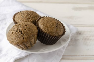 Chaga çörekleri - Beyaz arka planda süper yiyecek eğilimi