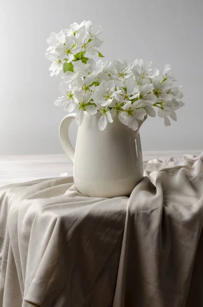 Flores Pêra Árvore Fruto Jarro Branco Branco — Fotografia de Stock
