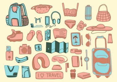 Çizgi film tarzında büyük bir seyahat seti. Seyahat unsurları içeren turizm ve yaz skeci: bikini, güneş gözlüğü, kamera, kokteyl, bilet, telefon, kulaklık, bavul şapkası