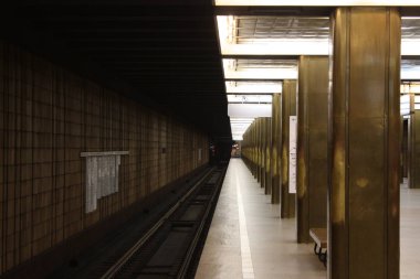 Moskova Büyükşehir Merkezi, Serpuchovsko Timiryazevskaya hattı, Prazhskaya istasyonu, 1985.10.2019 'da açıldı.