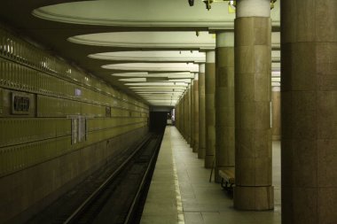 Moskova metropolü, Kaluzhsko rizhskaya hattı, Yasenevo istasyonu, 1990,11 yılında açıldı. 2019