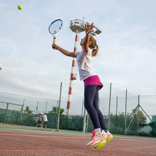 Tennisskola utomhus — Stockfoto