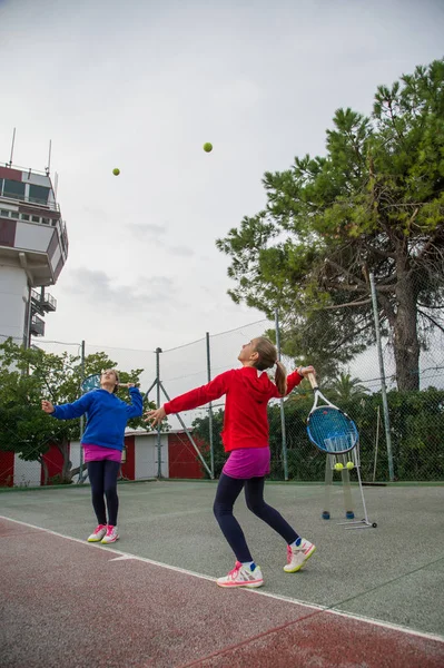 Теннисная школа — стоковое фото