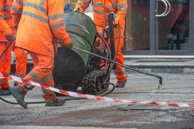 Yol İnşaatı, takım çalışması