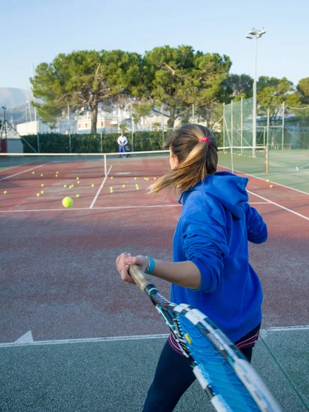 Szkoła tenisa odkryty — Zdjęcie stockowe