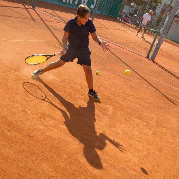 Tennisschule im Freien — Stockfoto