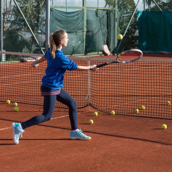 Tennisskola utomhus — Stockfoto