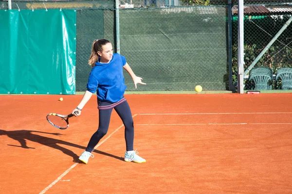 Escuela de tenis al aire libre —  Fotos de Stock