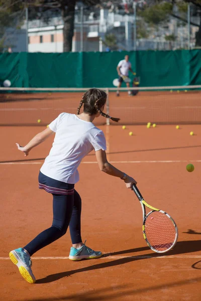 Tennisskola utomhus — Stockfoto