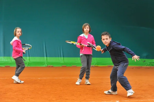 Escuela de tenis indoor —  Fotos de Stock