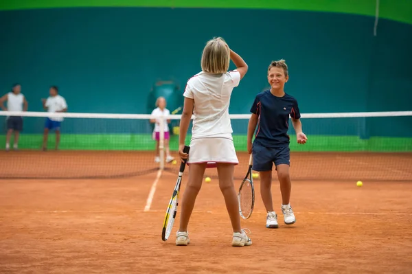 École de tennis intérieur — Photo