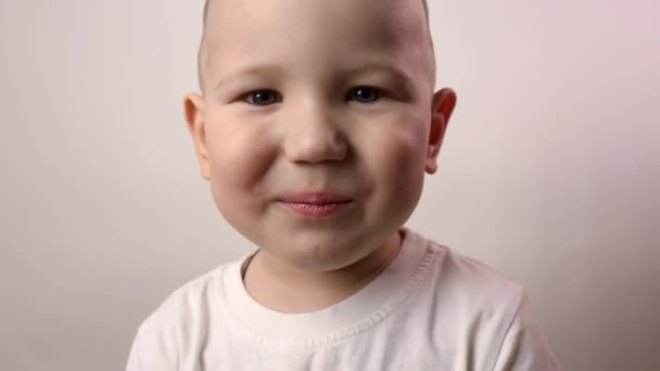 Close up shot of boy teeth. Health care, dental hygiene, dental problems, caries — Stock Video