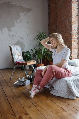 Hobi konsepti, COVID-19 salgın kendini izolasyon karantinasında boyama süreci