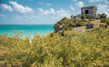 Maya Harabeleri Karayip Denizi dışında. Riviera Maya Tulum Maya kültür kavramı