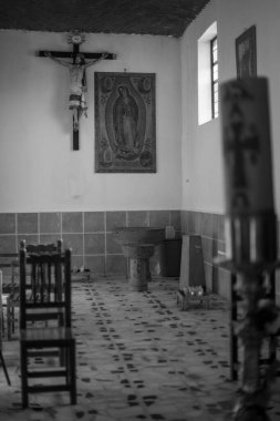 Villa del Carbon, Meksika - Haziran 07 2018 Kilisenin içinde, Villa del Carbon, Meksika 'da şapel, siyah ve beyaz