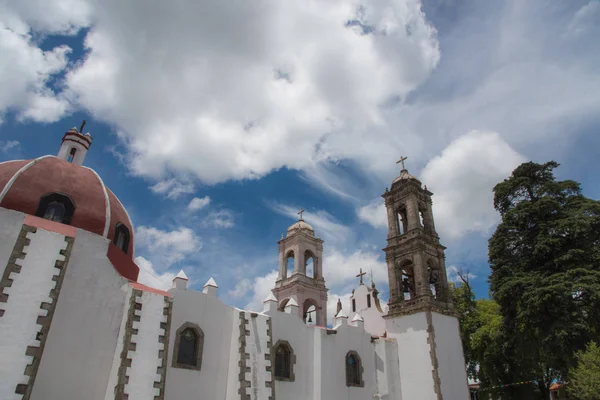 Torre Catedral Villa Del Carbono Entre Follaje Verde —  Fotos de Stock