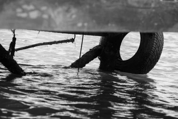 Black White Close Wheel Pier — Stock Photo, Image