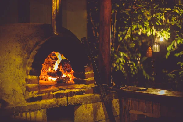 Традиционная Каменная Печь Пицца Омаров Является Островной Специальностью Омары Является — стоковое фото