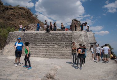 Tepoztlan, Morelos / Meksika - Mayıs 2018 Tepozteco, Tepoztcatl 'e ait küçük bir tapınak, alkollü içecek pulque' nin Aztek tanrısı.