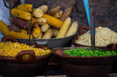 Izgara / kavrulmuş Meksika mısırları yakın