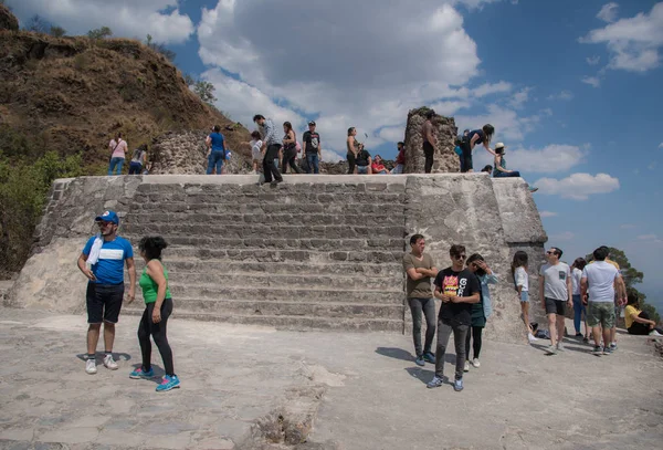 Tepoztlan, Morelos / Meksika - Mayıs 2018 Tepozteco, Tepoztcatl 'e ait küçük bir tapınak, alkollü içecek pulque' nin Aztek tanrısı.
